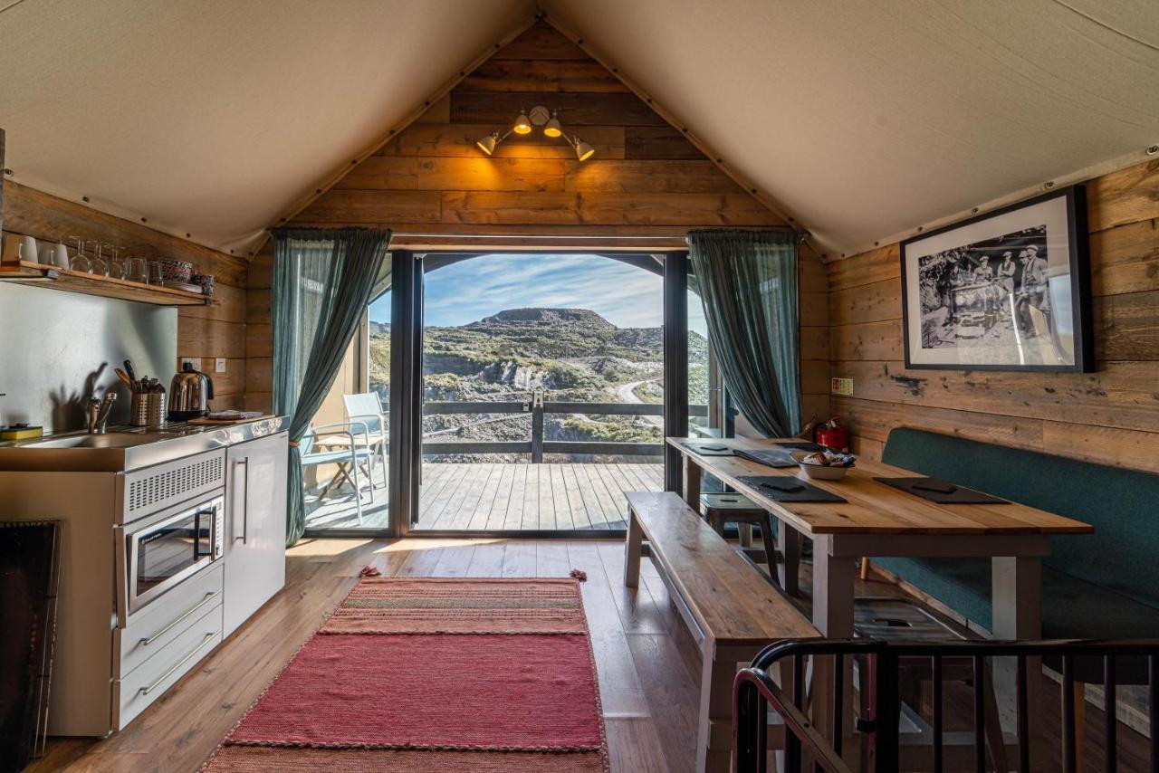 ホテル Llechwedd Glamping ブライナイ・フェスティニオグ エクステリア 写真