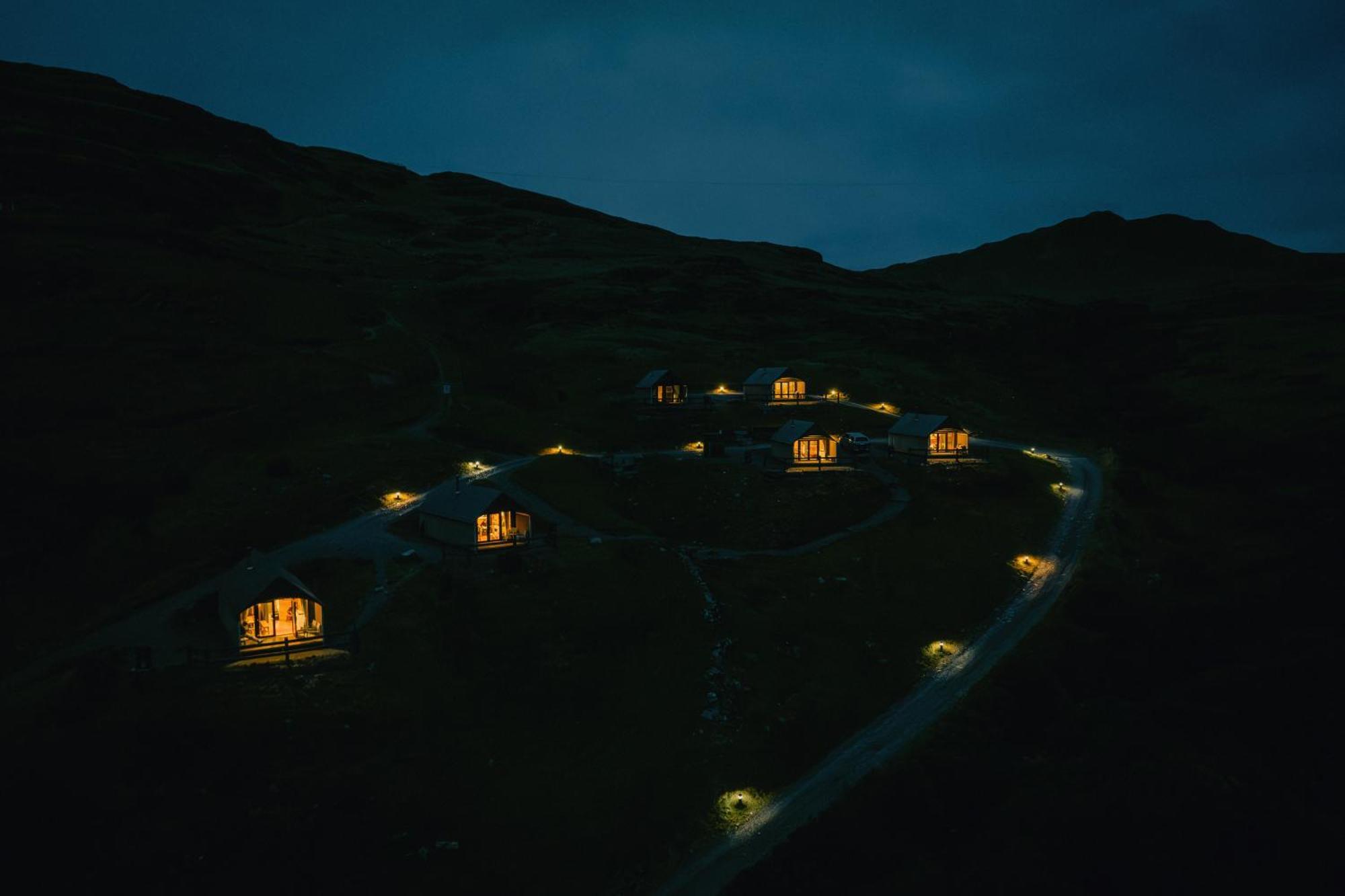 ホテル Llechwedd Glamping ブライナイ・フェスティニオグ エクステリア 写真